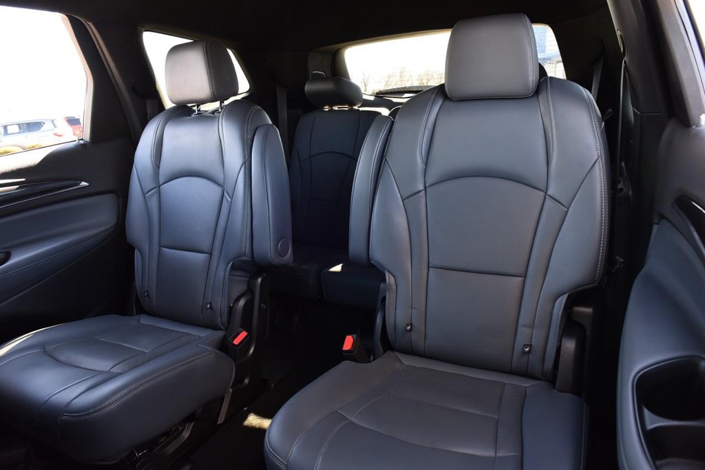 Buick Enclave Vehicle Full-screen Gallery Image 25