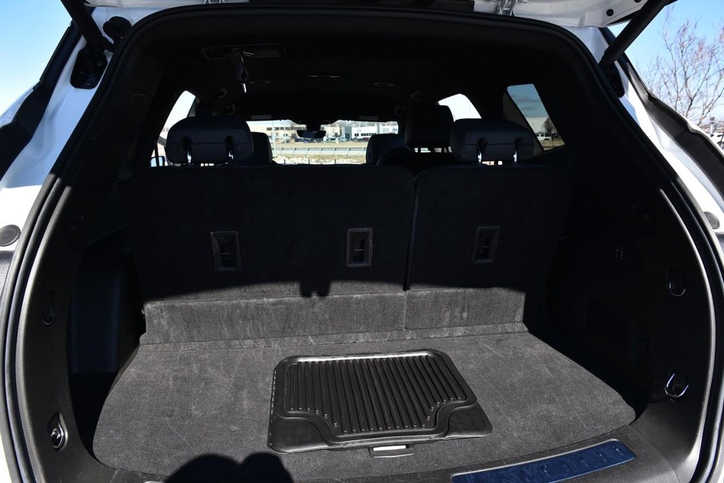 Buick Enclave Vehicle Full-screen Gallery Image 28