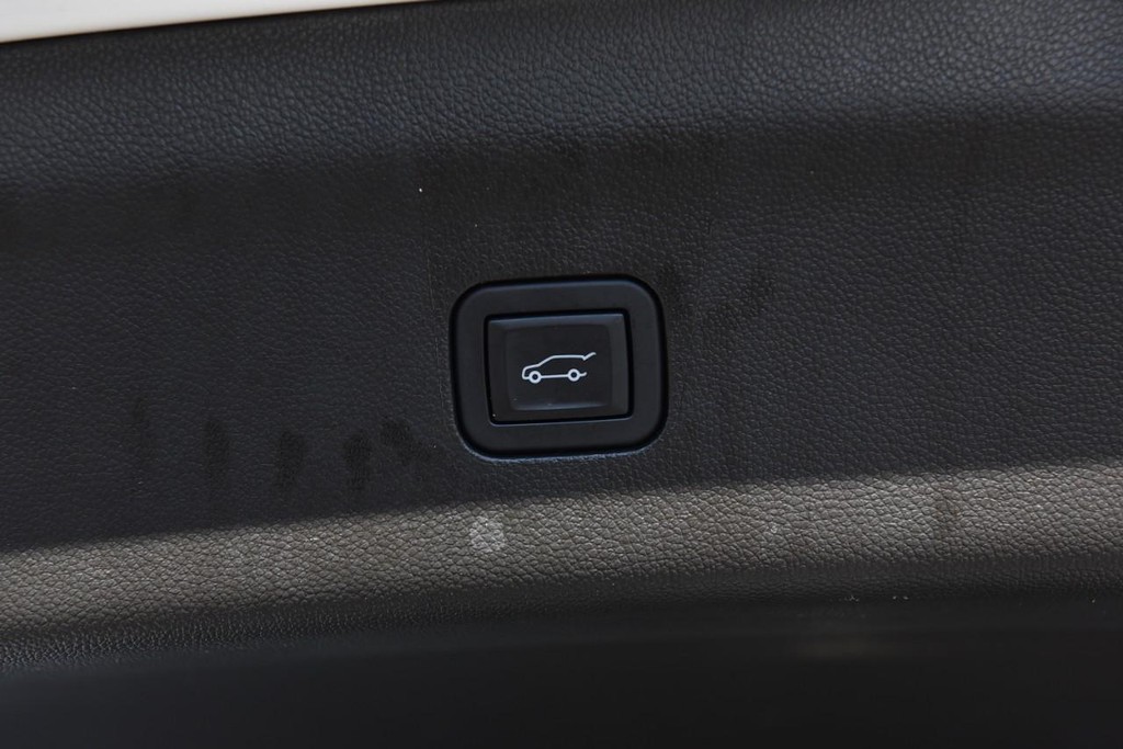 Buick Enclave Vehicle Full-screen Gallery Image 29