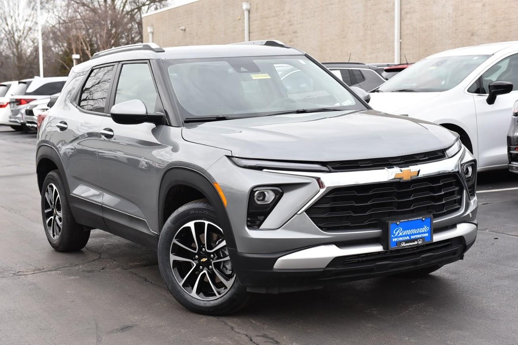 Chevrolet TrailBlazer Vehicle Image 02