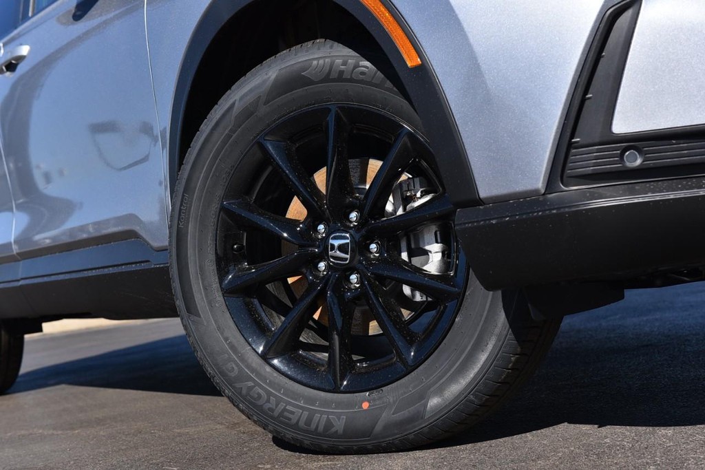 Honda CR-V Hybrid Vehicle Full-screen Gallery Image 3