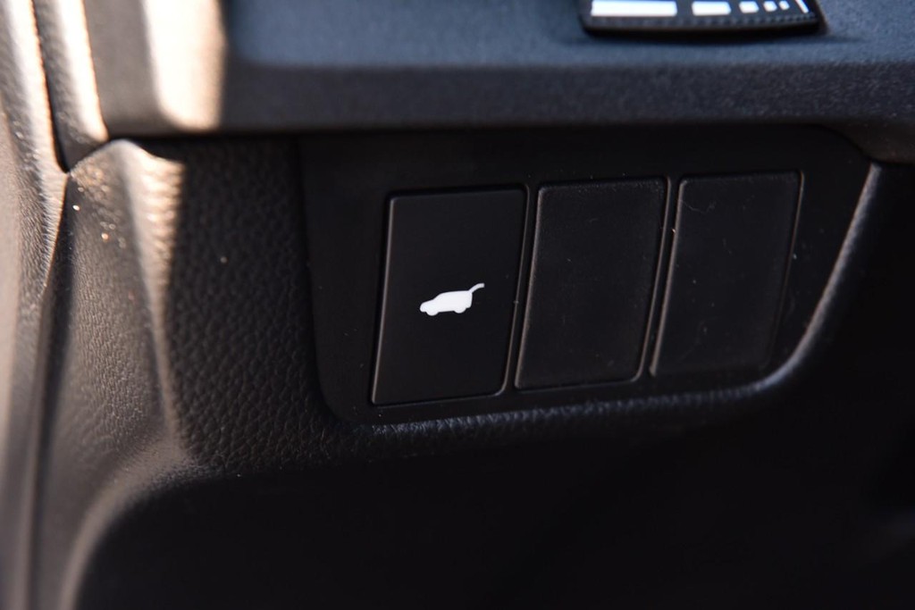 Honda CR-V Hybrid Vehicle Full-screen Gallery Image 11