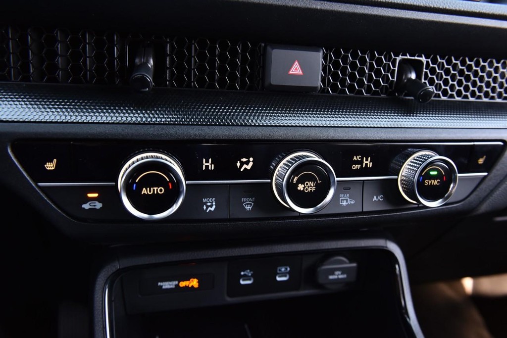 Honda CR-V Hybrid Vehicle Full-screen Gallery Image 16