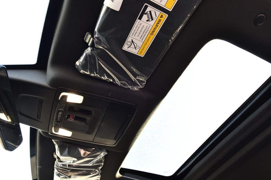 Honda CR-V Hybrid Vehicle Full-screen Gallery Image 24