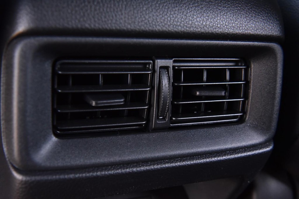 Honda CR-V Hybrid Vehicle Full-screen Gallery Image 26