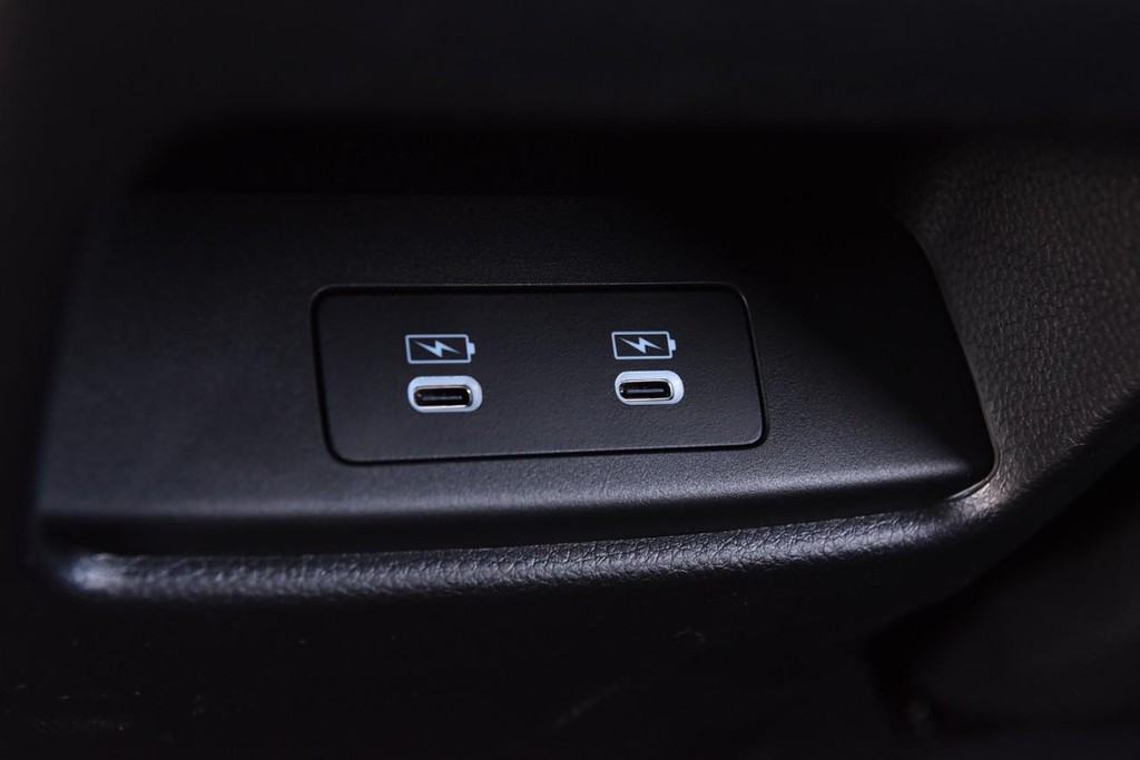 Honda CR-V Hybrid Vehicle Full-screen Gallery Image 27