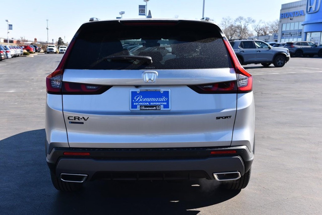 Honda CR-V Hybrid Vehicle Full-screen Gallery Image 6