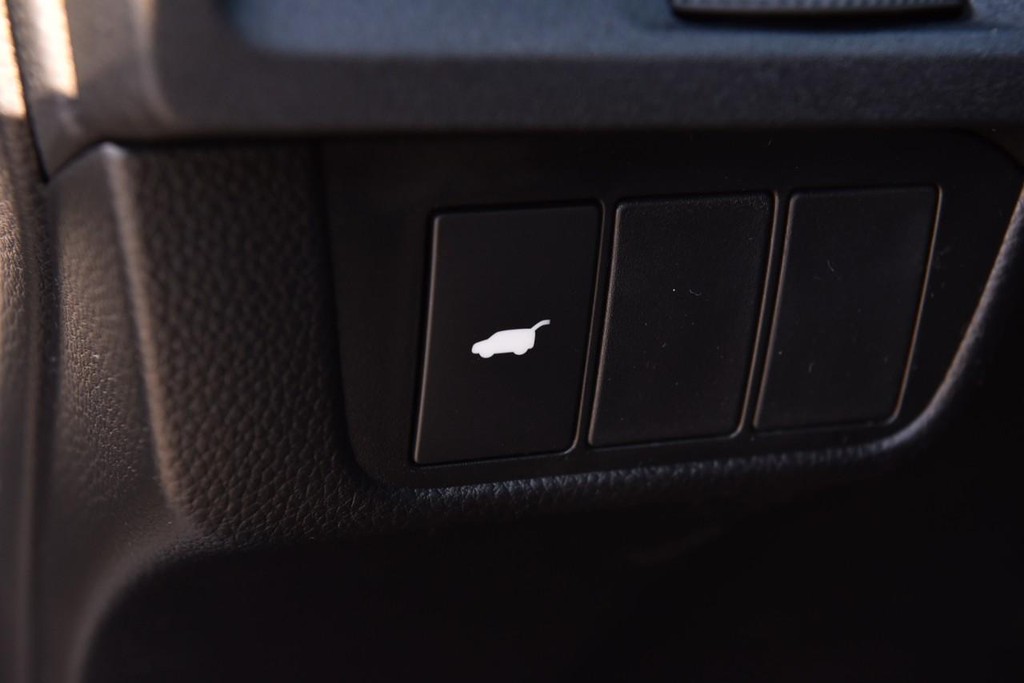 Honda CR-V Hybrid Vehicle Full-screen Gallery Image 11