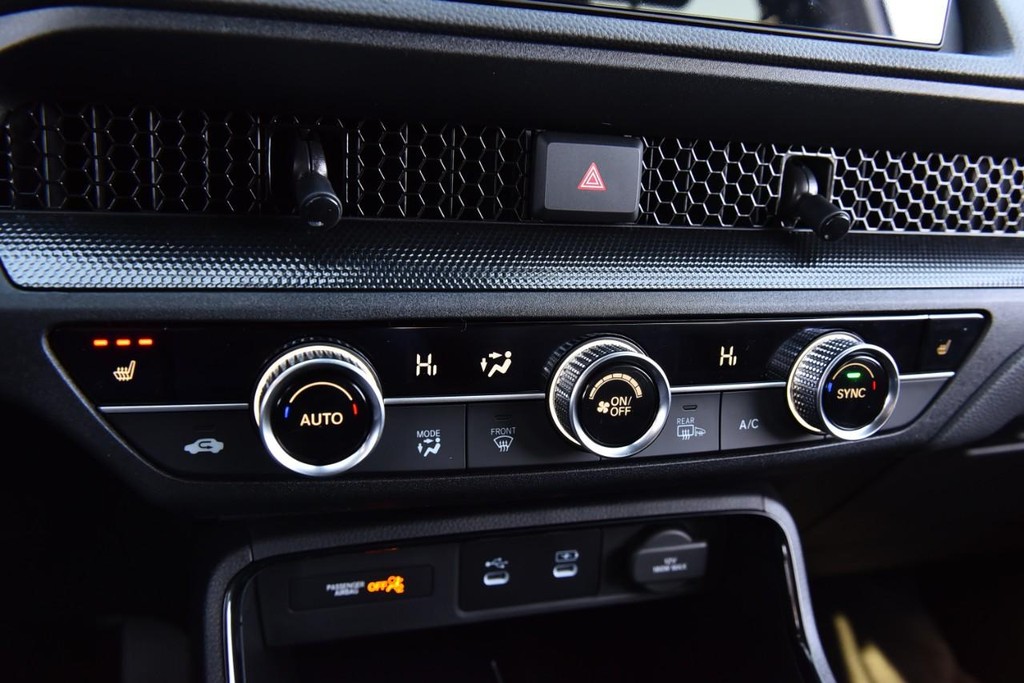 Honda CR-V Hybrid Vehicle Full-screen Gallery Image 16