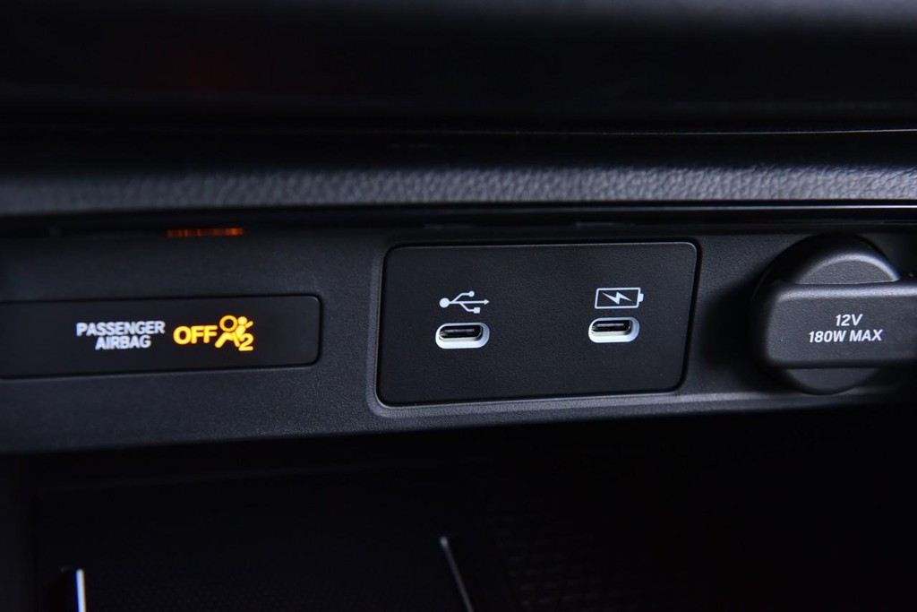 Honda CR-V Hybrid Vehicle Full-screen Gallery Image 17