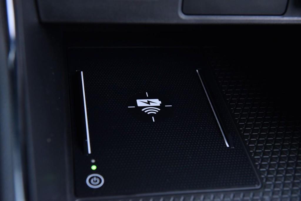 Honda CR-V Hybrid Vehicle Full-screen Gallery Image 18