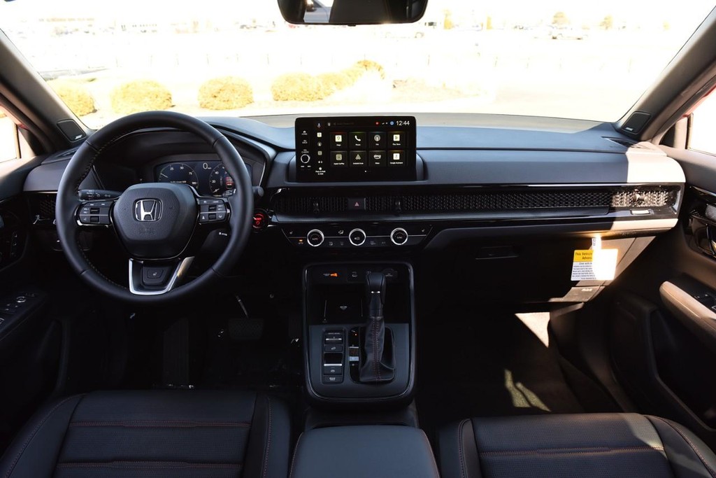 Honda CR-V Hybrid Vehicle Full-screen Gallery Image 7