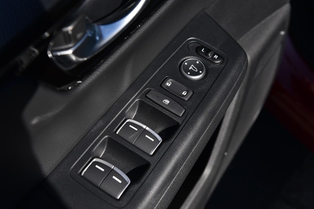 Honda CR-V Hybrid Vehicle Full-screen Gallery Image 8