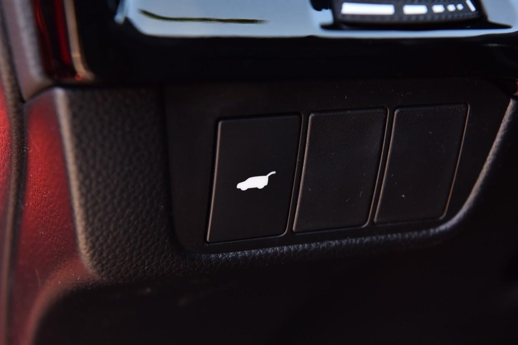 Honda CR-V Hybrid Vehicle Full-screen Gallery Image 11