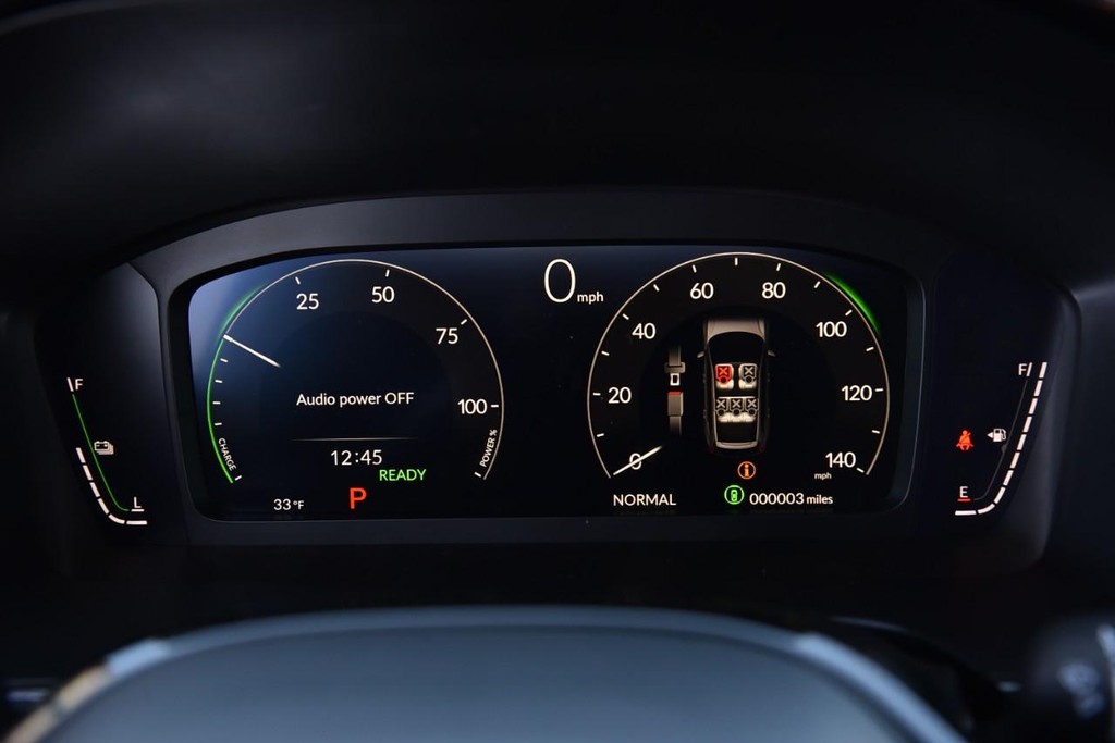 Honda CR-V Hybrid Vehicle Full-screen Gallery Image 12