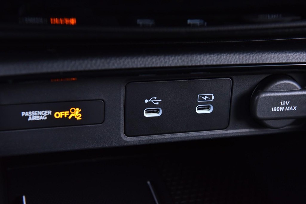 Honda CR-V Hybrid Vehicle Full-screen Gallery Image 17