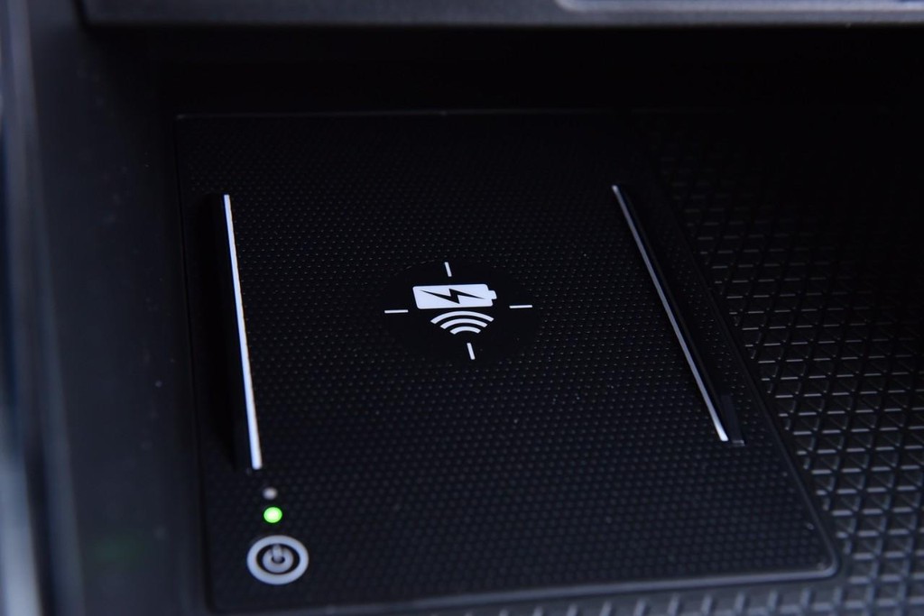 Honda CR-V Hybrid Vehicle Full-screen Gallery Image 18