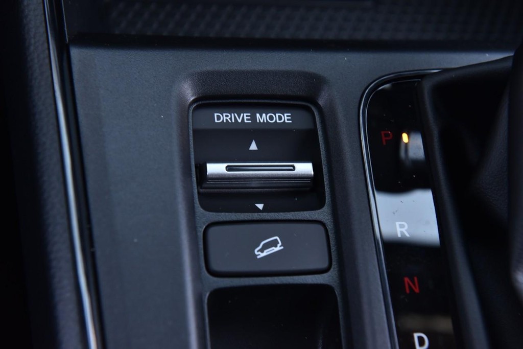 Honda CR-V Hybrid Vehicle Full-screen Gallery Image 19