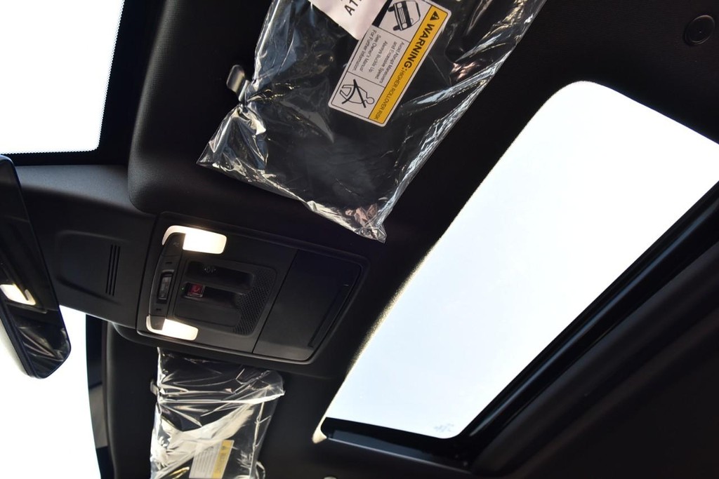 Honda CR-V Hybrid Vehicle Full-screen Gallery Image 24