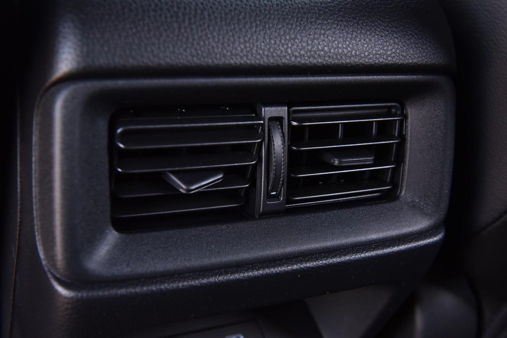 Honda CR-V Hybrid Vehicle Full-screen Gallery Image 26