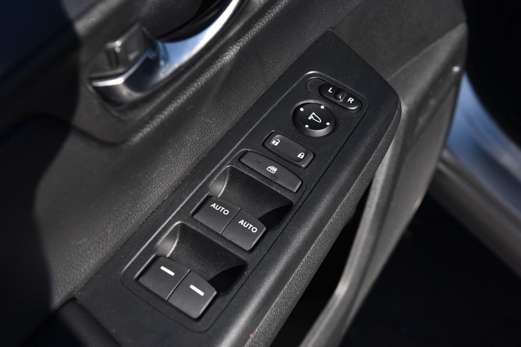 Honda CR-V Vehicle Full-screen Gallery Image 8