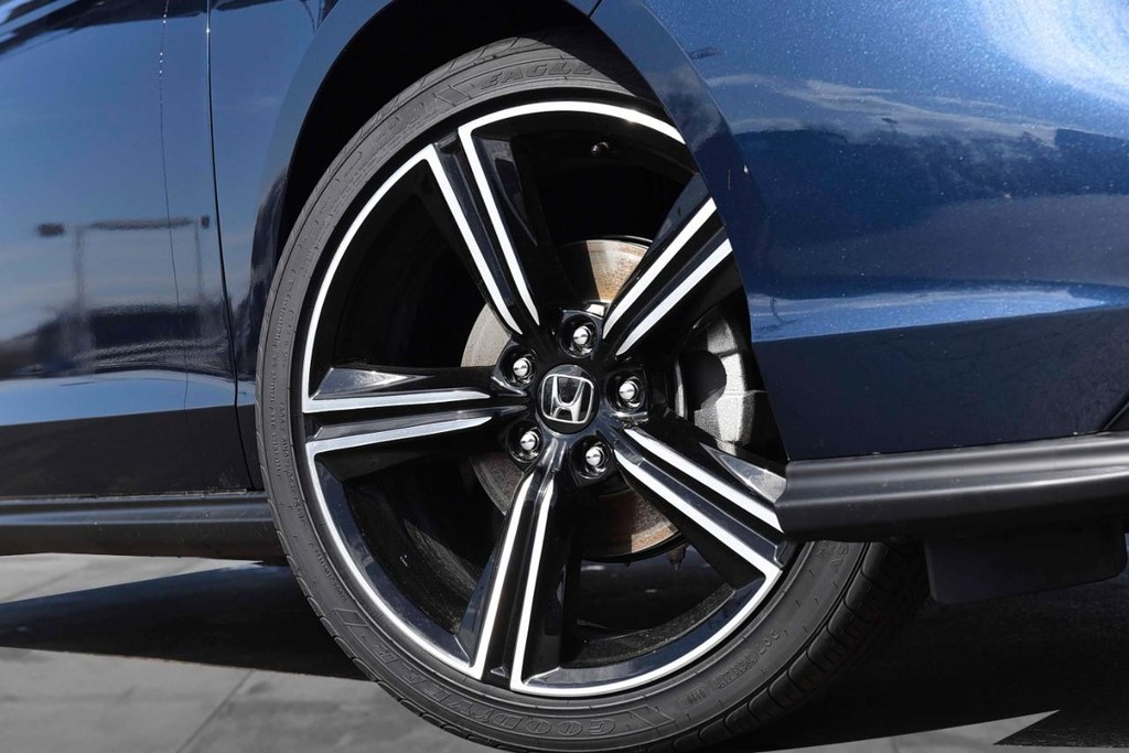 Honda Accord Sedan Vehicle Image 03
