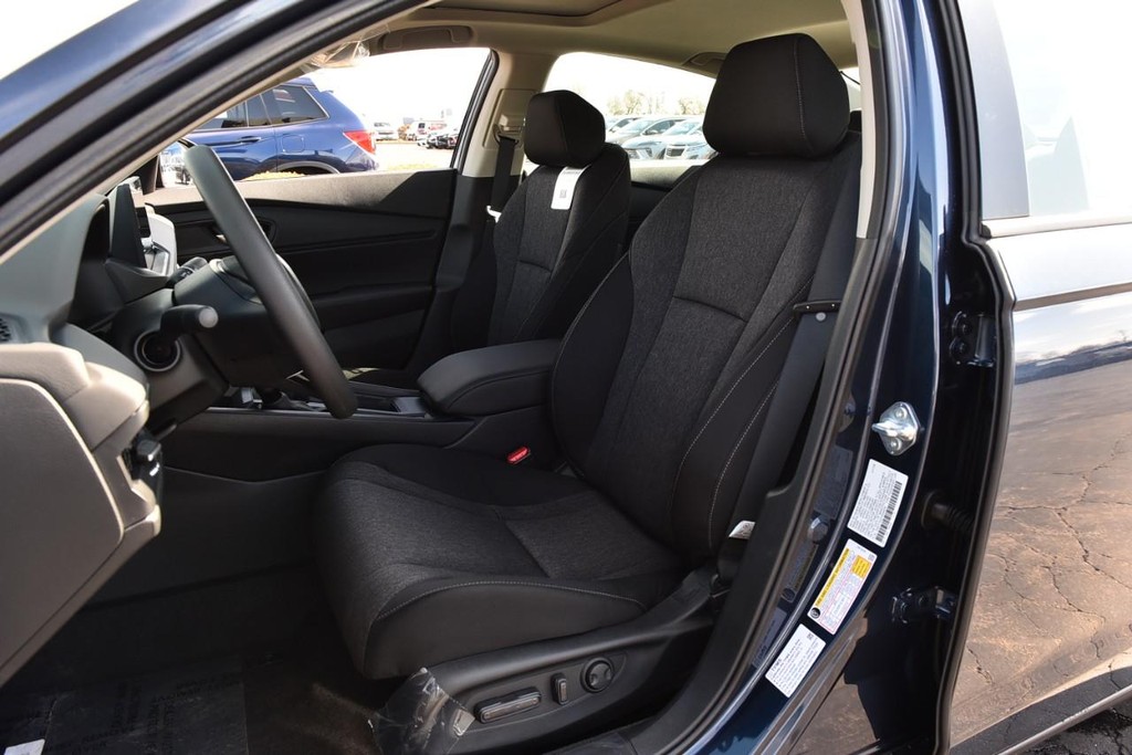 Honda Accord Sedan Vehicle Image 20