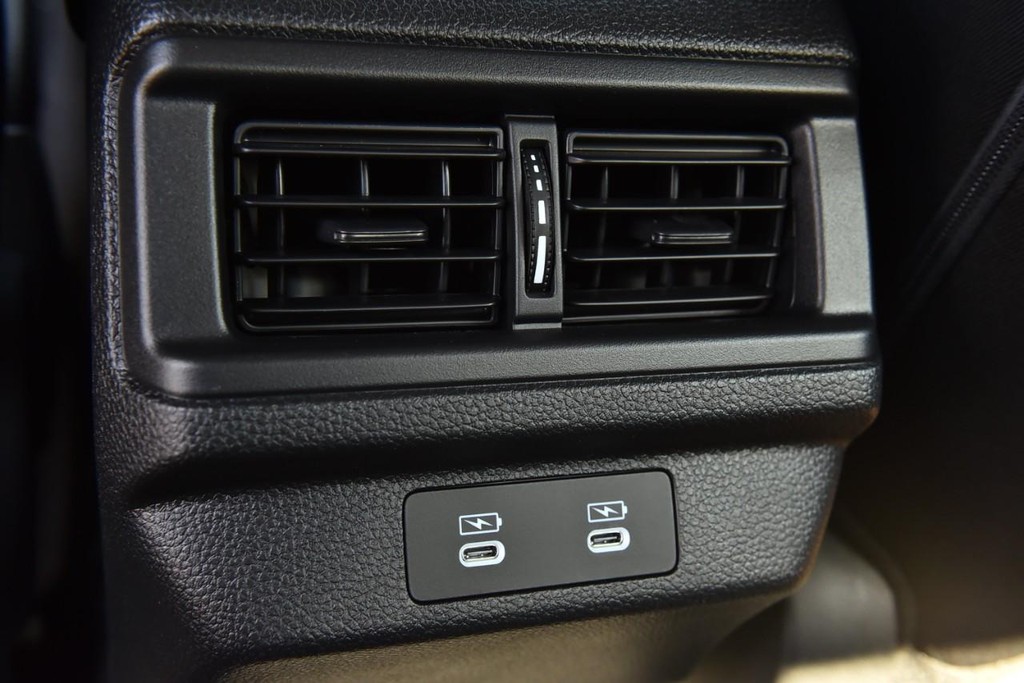 Honda Accord Sedan Vehicle Image 24