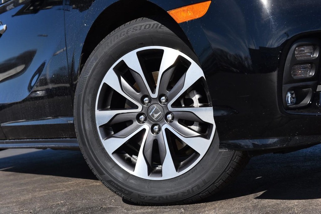 Honda Odyssey Vehicle Full-screen Gallery Image 3