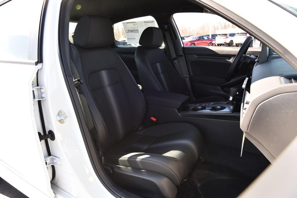 Honda Civic Sedan Vehicle Full-screen Gallery Image 22