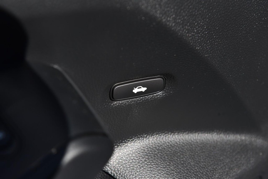 Honda Civic Sedan Vehicle Full-screen Gallery Image 9