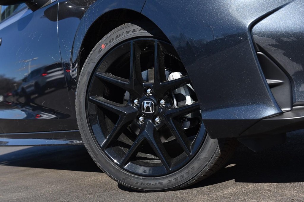 Honda Civic Sedan Vehicle Full-screen Gallery Image 3