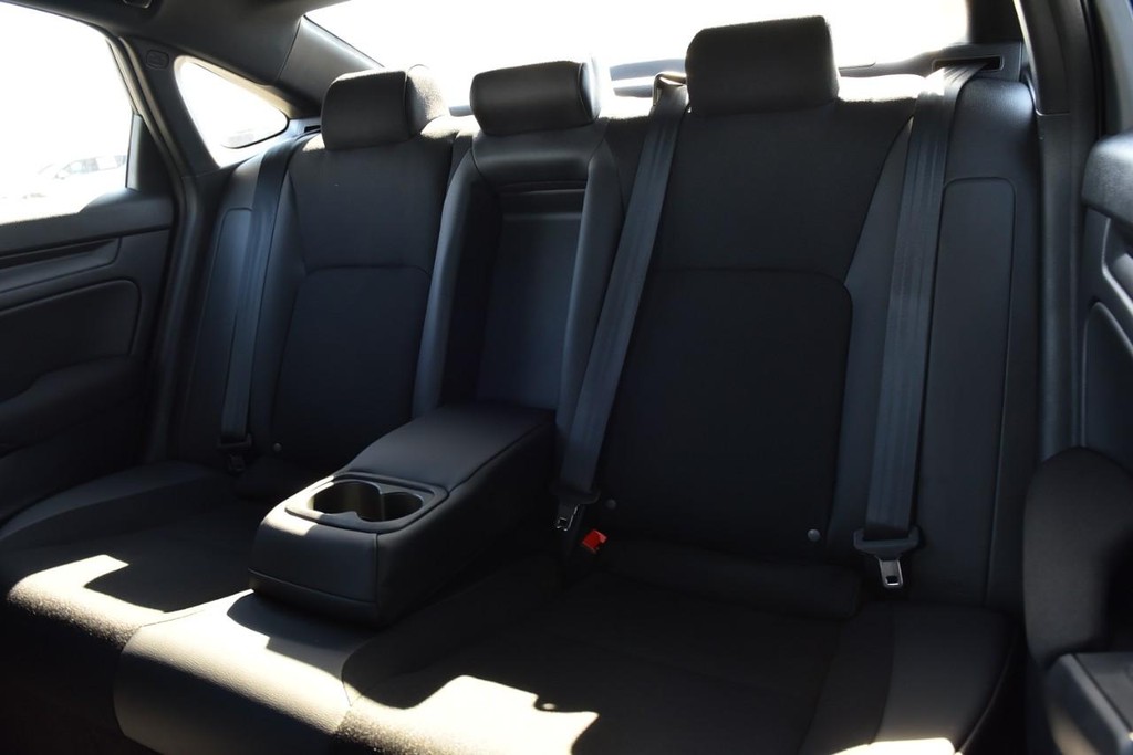 Honda Civic Sedan Vehicle Full-screen Gallery Image 23