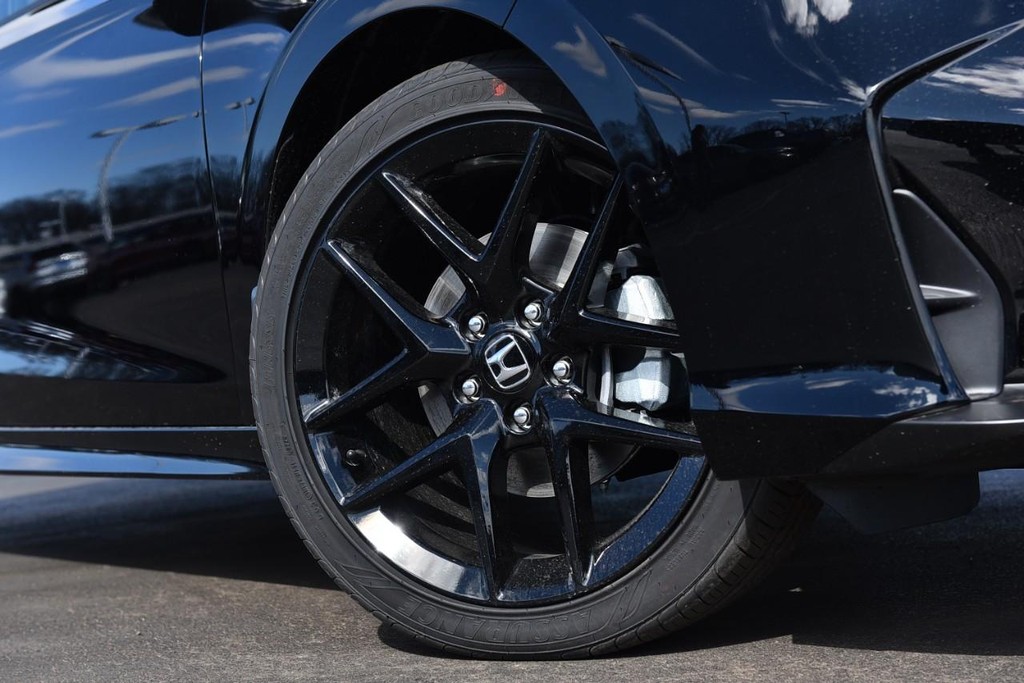 Honda Civic Sedan Hybrid Vehicle Full-screen Gallery Image 3