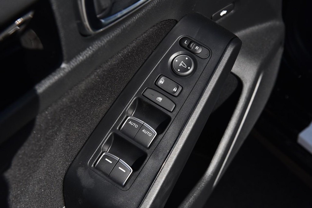 Honda Civic Sedan Hybrid Vehicle Full-screen Gallery Image 8