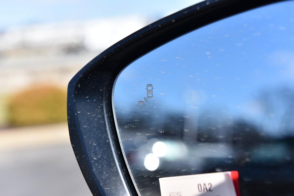 Honda Civic Sedan Hybrid Vehicle Full-screen Gallery Image 10