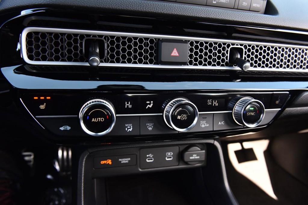 Honda Civic Sedan Hybrid Vehicle Full-screen Gallery Image 16