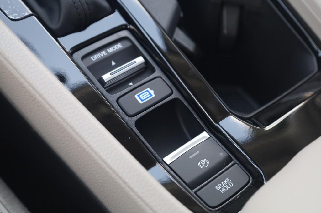 Honda Accord Hybrid Vehicle Image 17