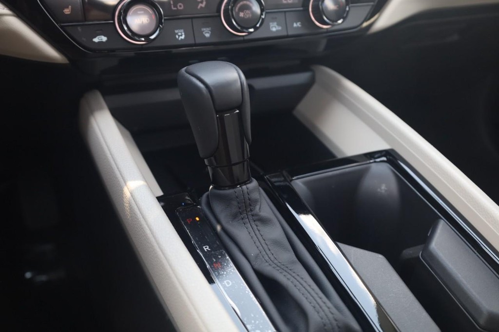 Honda Accord Hybrid Vehicle Image 18