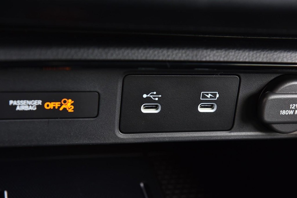 Honda CR-V Hybrid Vehicle Image 16