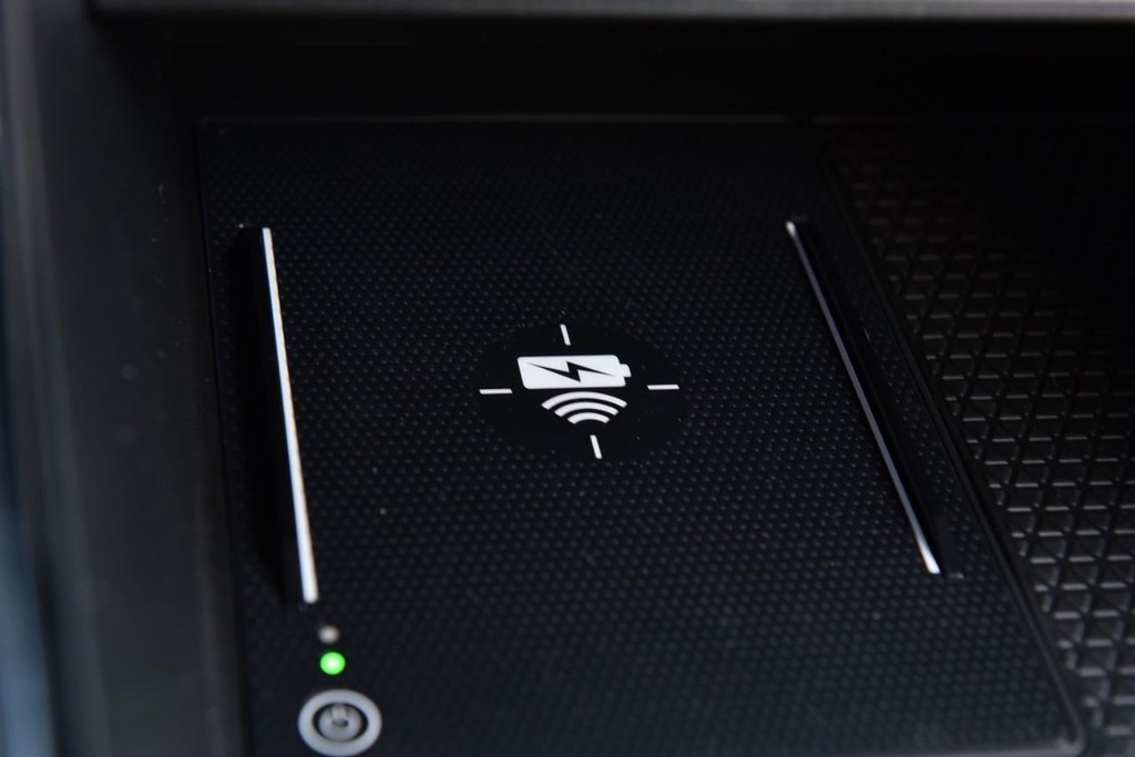 Honda CR-V Hybrid Vehicle Image 17