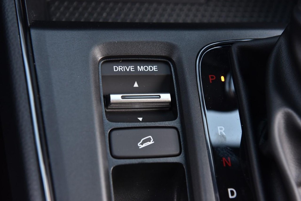 Honda CR-V Hybrid Vehicle Image 18