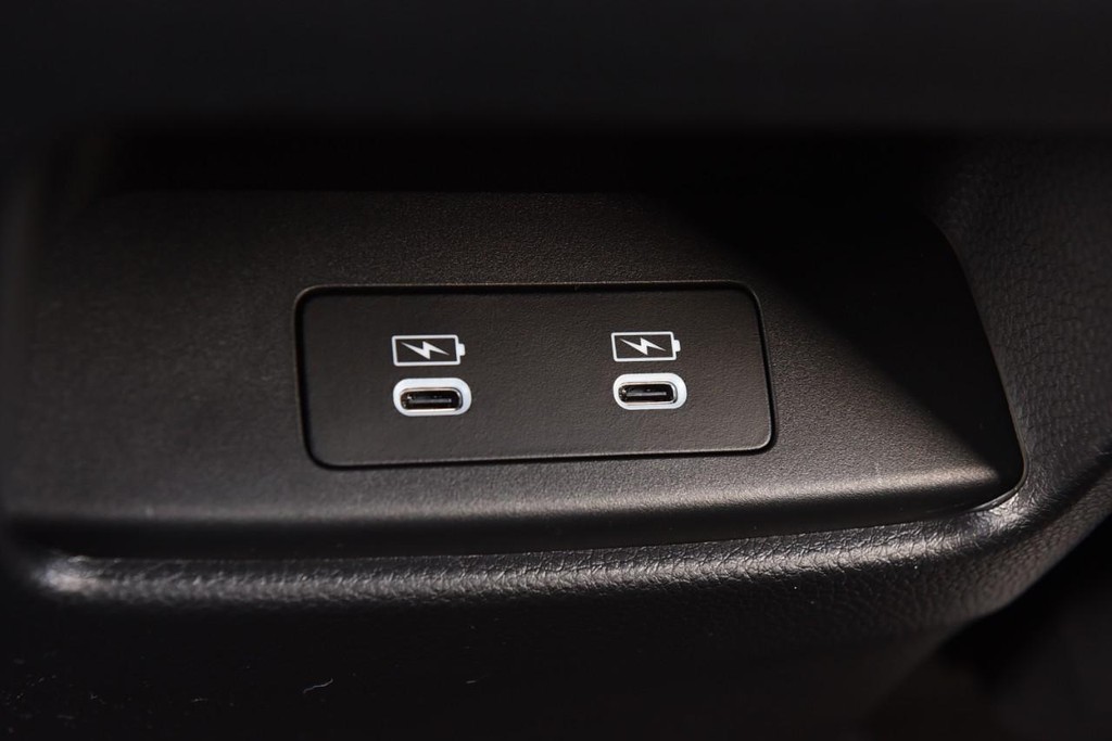 Honda CR-V Hybrid Vehicle Image 26