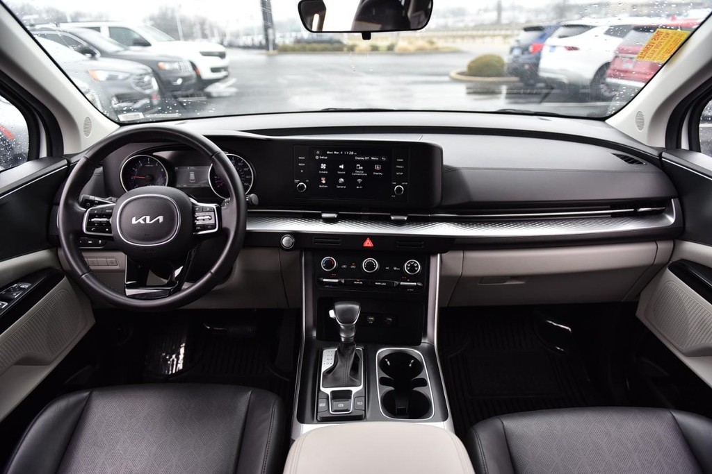 Kia Carnival Vehicle Image 07