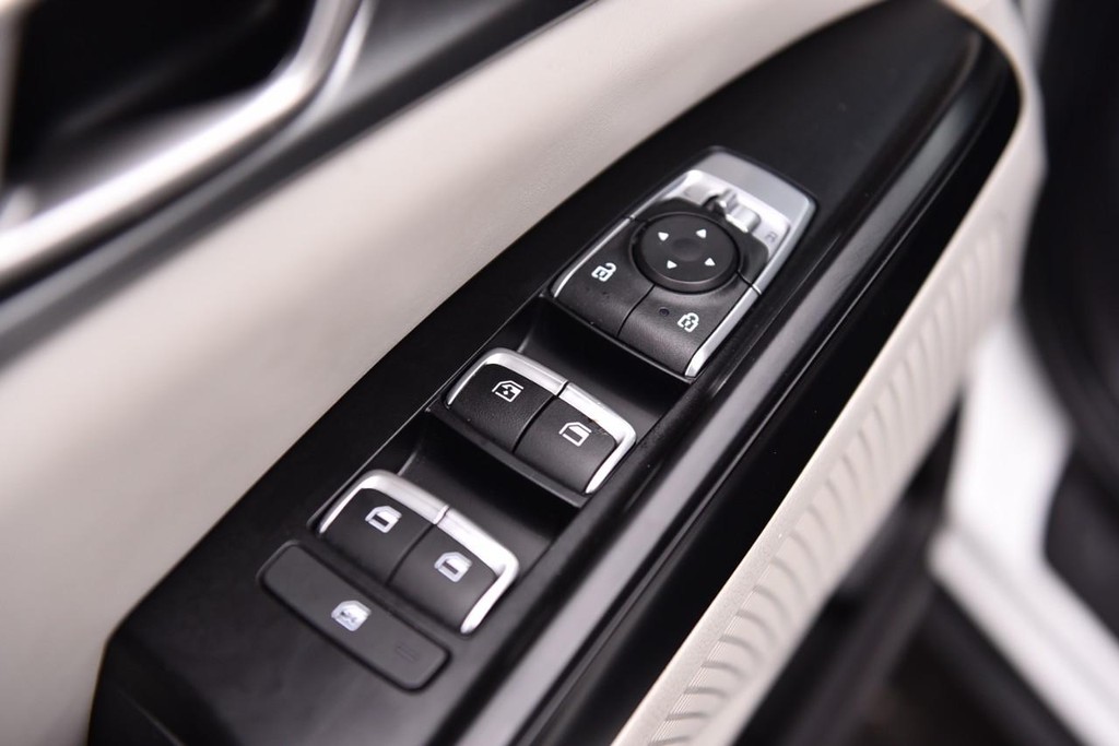 Kia Carnival Vehicle Image 08