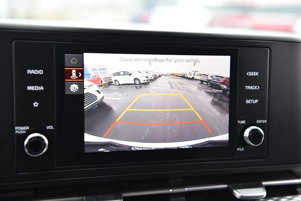 Kia Carnival Vehicle Image 12