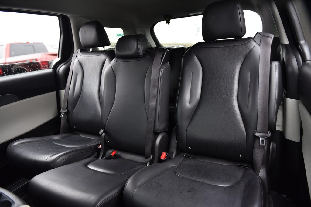 Kia Carnival Vehicle Image 21