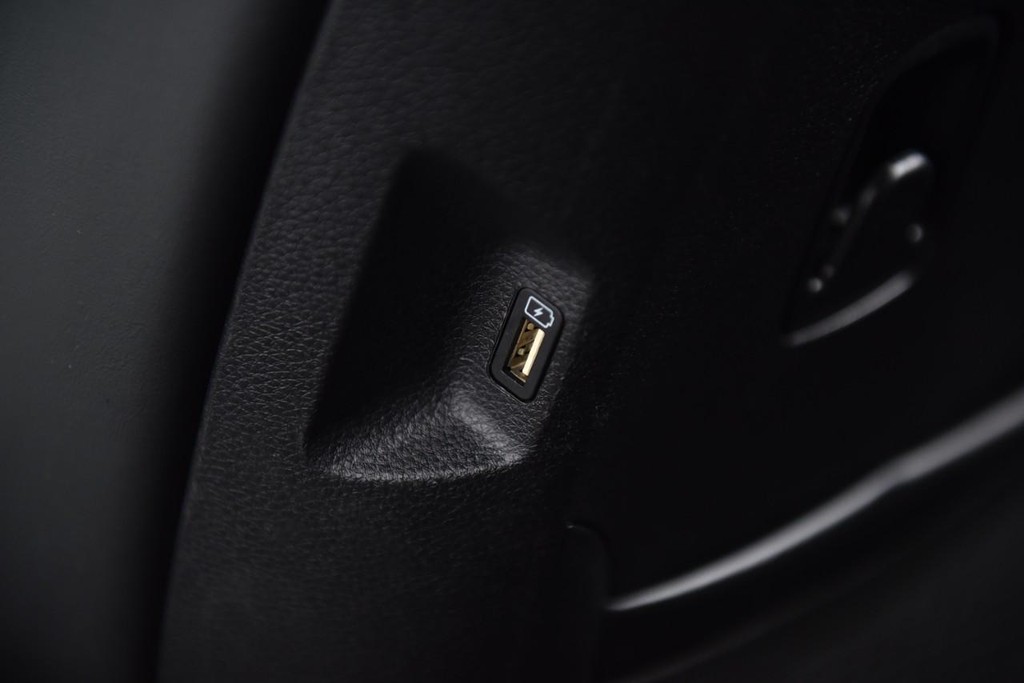 Kia Carnival Vehicle Image 23