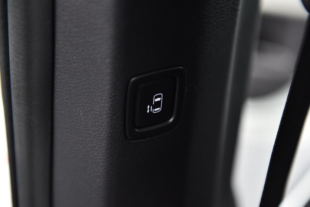 Kia Carnival Vehicle Image 24