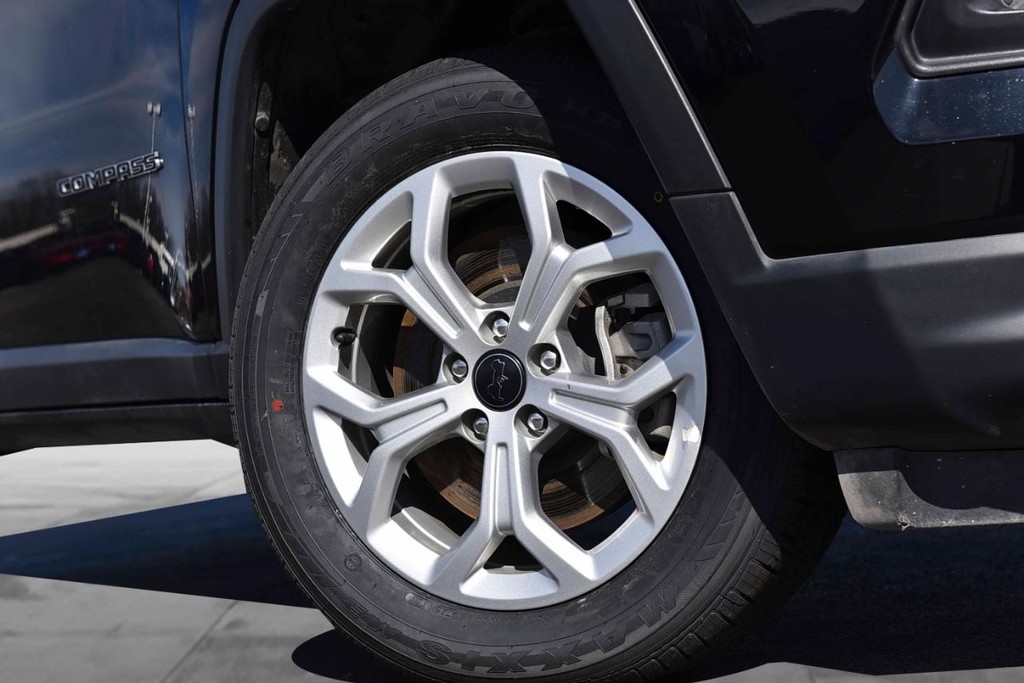 Jeep Compass Vehicle Image 03